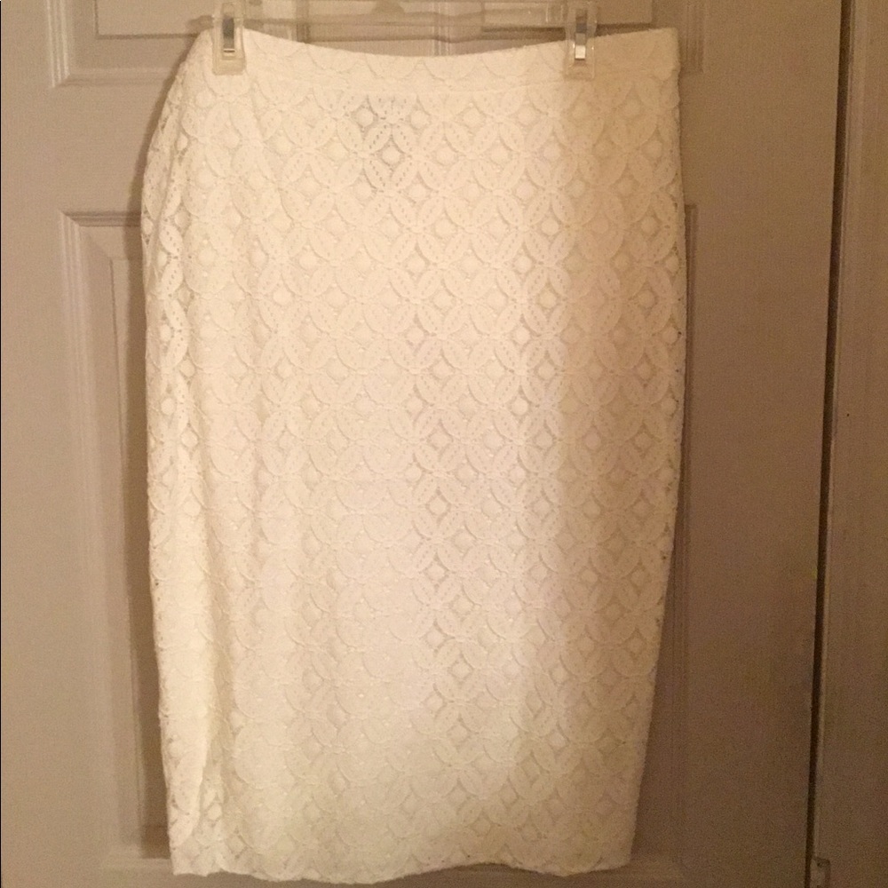 Lord&Taylor Off-white fitted lace skirt